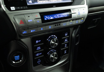 Подержанный автомобиль Toyota Land Cruiser Prado 2018 года (20 фото)