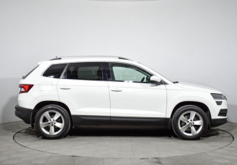 Подержанный автомобиль Skoda Karoq 2021 года (4 фото)