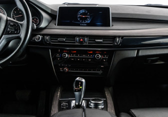 Подержанный автомобиль BMW X5 2016 года (14 фото)