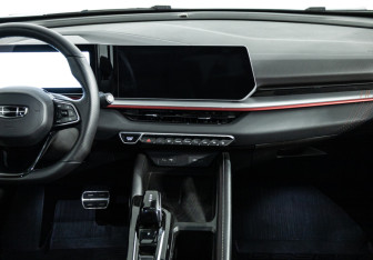 Подержанный автомобиль Geely Coolray 2023 года (14 фото)