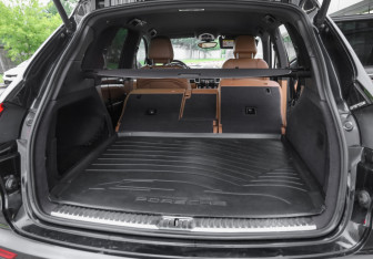 Подержанный автомобиль Porsche Cayenne 2015 года (33 фото)