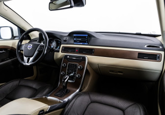Подержанный автомобиль Volvo XC70 2014 года (9 фото)