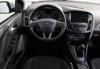 Подержанный автомобиль Ford Focus Hatchback 2018 года (10 фото)