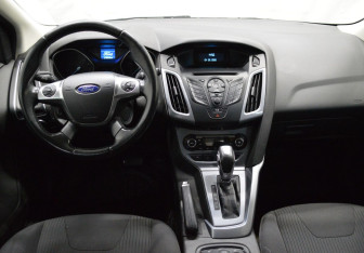 Подержанный автомобиль Ford Focus Wagon 2013 года (14 фото)
