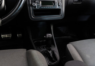 Подержанный автомобиль Skoda Fabia Hatchback 2011 года (11 фото)