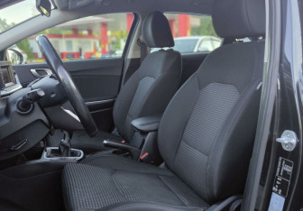 Подержанный автомобиль Kia Ceed Hatchback 2019 года (9 фото)