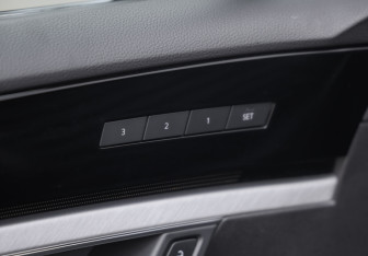 Подержанный автомобиль Volkswagen Touareg 2021 года (27 фото)