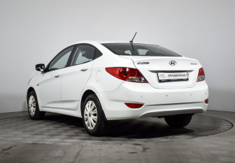 Подержанный автомобиль Hyundai Solaris Sedan 2011 года (7 фото)