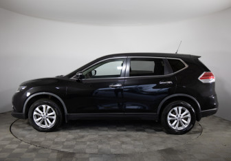 Подержанный автомобиль Nissan X-Trail 2015 года (8 фото)