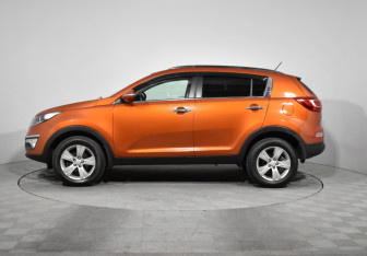 Подержанный автомобиль Kia Sportage 2011 года (8 фото)