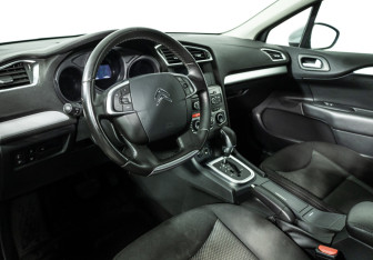 Подержанный автомобиль Citroen C4 Sedan 2015 года (11 фото)