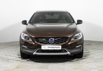 Подержанный автомобиль Volvo V60 Cross Country 2016 года (2 фото)