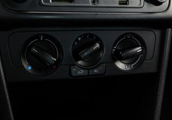 Подержанный автомобиль Volkswagen Polo Sedan 2013 года (14 фото)