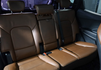 Подержанный автомобиль Hyundai Santa Fe 2012 года (30 фото)