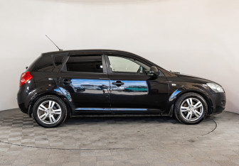 Подержанный автомобиль Kia Ceed Hatchback 2009 года (4 фото)