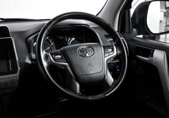 Подержанный автомобиль Toyota Land Cruiser Prado 2019 года (19 фото)