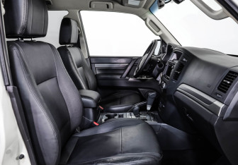 Подержанный автомобиль Mitsubishi Pajero 2014 года (19 фото)