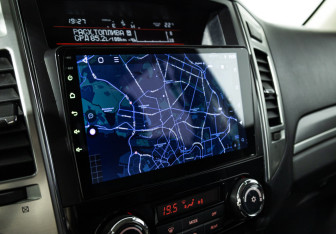 Подержанный автомобиль Mitsubishi Pajero 2015 года (16 фото)