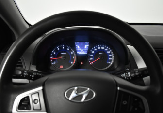 Подержанный автомобиль Hyundai Solaris Hatchback 2011 года (13 фото)