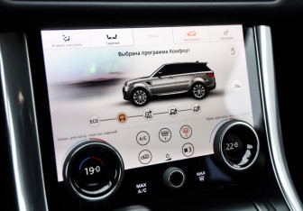 Подержанный автомобиль Land Rover Range Rover Sport 2018 года (20 фото)