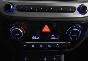 Подержанный автомобиль Hyundai Solaris Sedan 2017 года (15 фото)