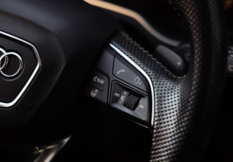 Подержанный автомобиль Audi Q7 2015 года (14 фото)