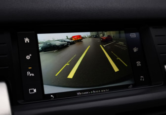 Подержанный автомобиль Land Rover Discovery Sport 2018 года (20 фото)