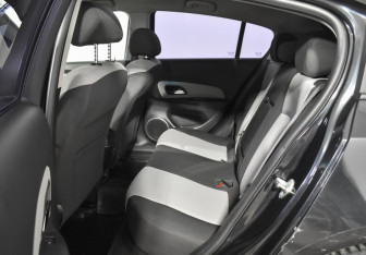 Подержанный автомобиль Chevrolet Cruze Hatchback 2012 года (11 фото)