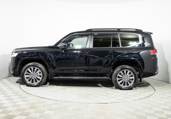 Подержанный автомобиль Toyota Land Cruiser Suv 2021 года (8 фото)