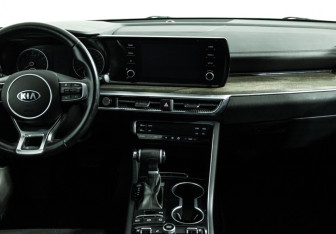 Подержанный автомобиль Kia K5 2020 года (14 фото)