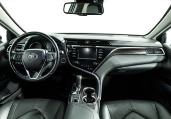 Подержанный автомобиль Toyota Camry Sedan 2019 года (13 фото)