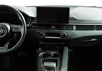 Подержанный автомобиль Audi A4 Sedan 2020 года (14 фото)
