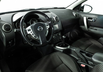 Подержанный автомобиль Nissan Qashqai 2009 года (11 фото)