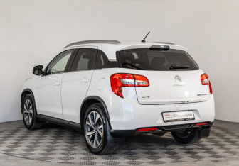 Подержанный автомобиль Citroen C4 Aircross 2014 года (7 фото)