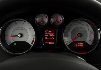 Подержанный автомобиль Peugeot 308 Hatchback 2010 года (18 фото)