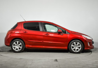Подержанный автомобиль Peugeot 308 Hatchback 2009 года (4 фото)