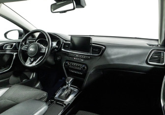 Подержанный автомобиль Kia Ceed Hatchback 2018 года (9 фото)