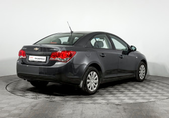 Подержанный автомобиль Chevrolet Cruze Sedan 2010 года (5 фото)