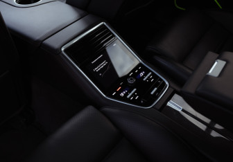 Подержанный автомобиль Porsche Panamera Wagon 2019 года (26 фото)