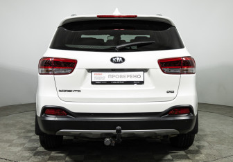Подержанный автомобиль Kia Sorento 2016 года (6 фото)