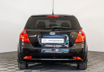 Подержанный автомобиль Kia Ceed Hatchback 2009 года (6 фото)