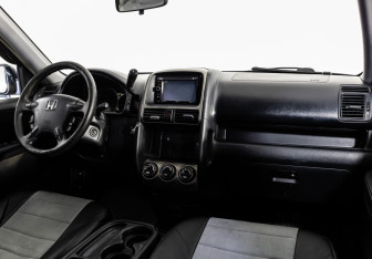 Подержанный автомобиль Honda CR-V 2005 года (9 фото)