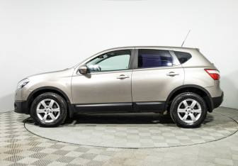 Подержанный автомобиль Nissan Qashqai 2010 года (8 фото)
