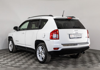 Подержанный автомобиль Jeep Compass 2012 года (7 фото)