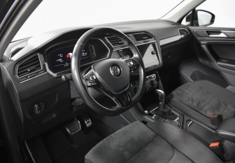 Подержанный автомобиль Volkswagen Tiguan 2019 года (9 фото)