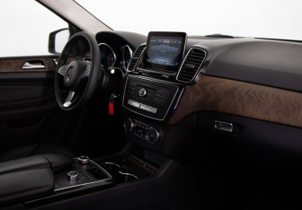 Подержанный автомобиль Mercedes-Benz GLE 2016 года (11 фото)