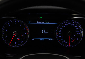 Подержанный автомобиль Genesis G70 2019 года (28 фото)
