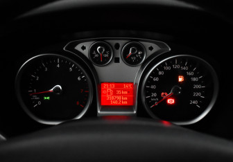 Подержанный автомобиль Ford Focus Sedan 2008 года (17 фото)