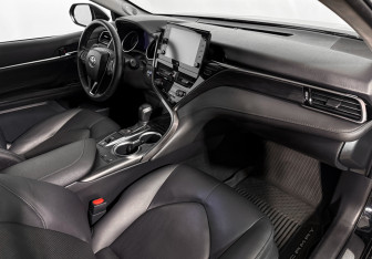 Подержанный автомобиль Toyota Camry Sedan 2022 года (14 фото)