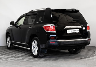 Подержанный автомобиль Toyota Highlander 2012 года (7 фото)